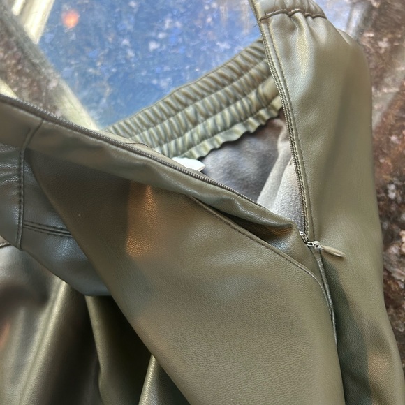 Bohme Vegan Leather Olive Green Cropped wide Leg Pants. Elastic waist with zip. - Picture 10 of 15
